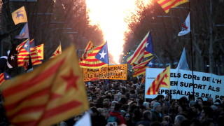 Хиляди каталунци излязоха по улиците на Барселона в подкрепа на
