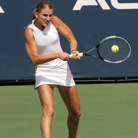 Каратанчева отпадна на осминафиналите в Атина