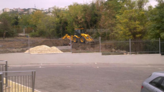 В Морската градина на Варна продължават сечта и строителството на паркинги
