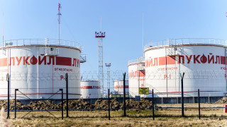 Мнозинството със спешен закон за купувача на "Лукойл Нефтохим Бургас"