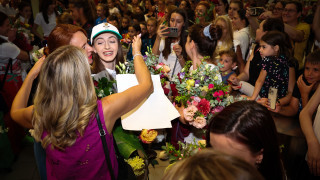 Олимпийската вицешампионка в индивидуалната надпревара по художествена гимнастика на Олимпийските
