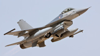 До седмици Нидерландия започва обучението на украински пилоти за F-16