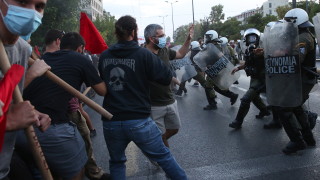 Полицейски части за борба с безредиците в гръцката столица Атина