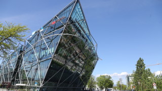 Две може да са основни причините за катастрофата със самолета