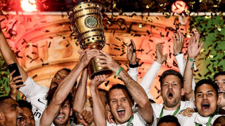 Нападателят Алекс Майер напусна Айнтрахт Франкфурт след 14 години в