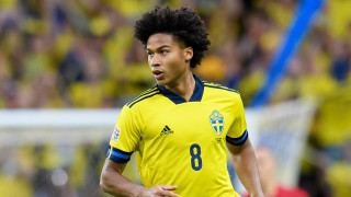 Наполи и Реймс са постигнали споразумение за трансфера на дефанзивния халф Йенс Каюсте Италианският шампион