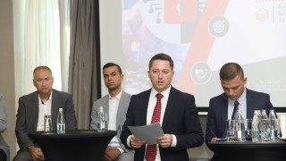 Наложително е в най скоро време фирмите и държавата да започнат