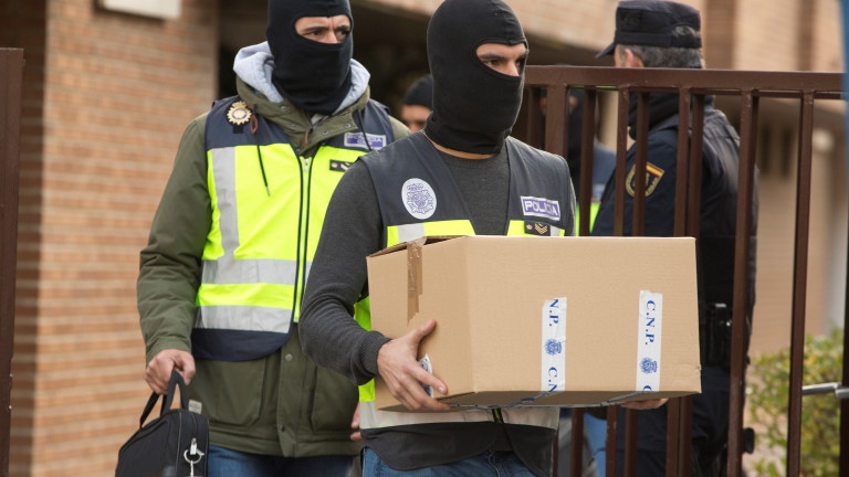 Гражданската гвардия на Испания арестува 83 души, включително 28 професионални