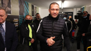 Най популярният български ММА боец Благой Иванов Багата удря рамо и помага