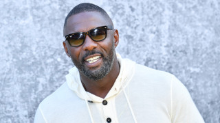 Секси ли е куклата на Идрис Елба