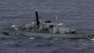 Британия прати бойни кораби срещу френски рибари заради риболовен спор с Франция