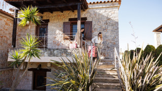 Гръцката икономика е изправена пред сериозен проблем пише naftemporiki Става