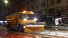 Градският транспорт в София работи при зимни условия, 90 снегопочистващи машини са на терен