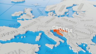 Хърватски полицаи са изстреляли предупредителни изстрели с бойни патрони за
