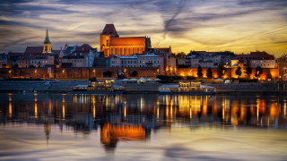 Докато много полски градове са били разрушени и възстановени след