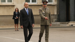 Държавният глава Румен Радев предупреди ще Сухопътните войски са изправени
