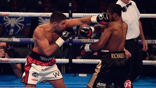 Титлата на Британската общност в лека-тежка категория остава притежание на Франк Булиони