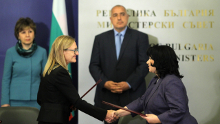 България подписа със "Шел" договора за проучване за нефт и газ в Черно море