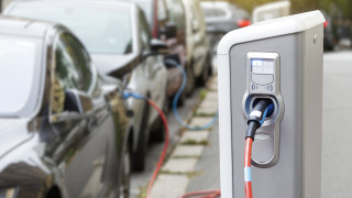 Брюксел вижда икономическа заплаха за производството на електрически автомобили в