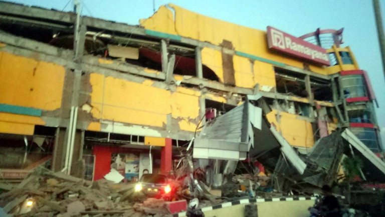 Земетресение от 7,5 в Индонезия, опасност от цунами - News.bg