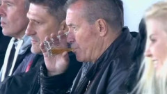 Майкъл, имаше ли бомбички в храната?