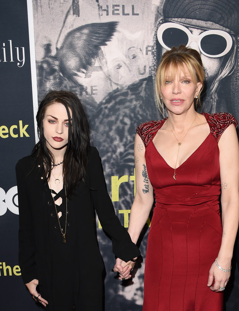 Франсис Бийн Кобейн (ляво) и Къртни Лав