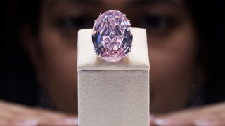 Мината, доставяла 90% от розовите диаманти в света, затваря врати