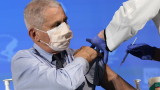 И Антъни Фаучи се ваксинира срещу коронавируса на живо