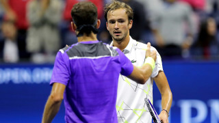 Даниил Медведев бе по ефективен в решаващите моменти от битката с