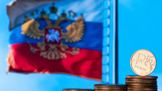 Очаква се рублата да се срине с близо 1 4 през