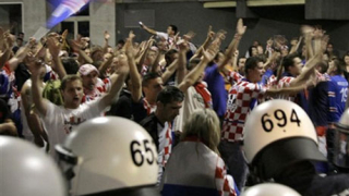УЕФА разследва хърватски фенове за расистки обиди