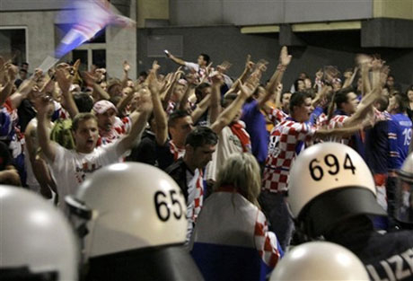 36 арестувани след мача в Загреб