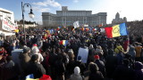 Хиляди на протест срещу задължително ваксиниране в Румъния