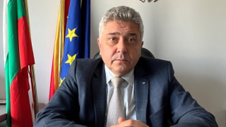 Аз съм дипломат а не политик и няма да участвам