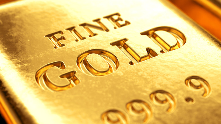 Цената на златото в петък сутрин леко се понижава, стабилизирайки