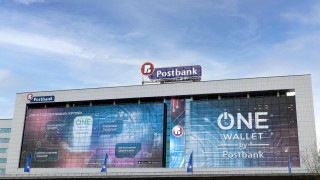 Пощенска банка отчита ръст от 40% в обема на онлайн покупките с дебитни и кредитни карти през 2022 г.