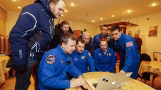 Трима космонавти успешно се върнаха от МКС