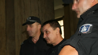 Отпечатък от маратонка "закова" обвинения за обира на заложната къща в София