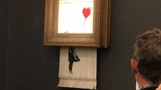 Една от най известните творби на художника Banksy Момиче с балон