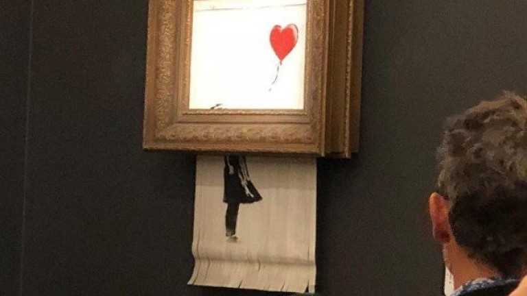 Една от най-известните творби на художника Banksy Момиче с балон,