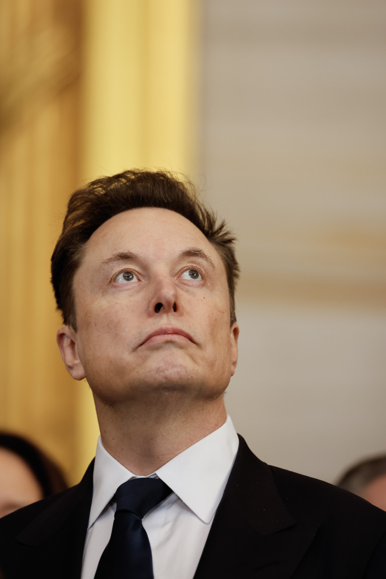 Мъск гледа право към Космоса