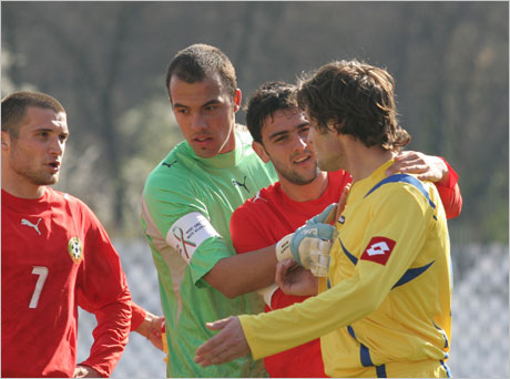 Николай Михайлов титуляр за Твенте в контрола