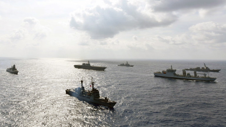 Два американски бойни кораба оперират в Южнокитайско море, обявиха от