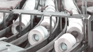 Закъсват доставките на най-важната суровина за производството на тоалетна хартия
