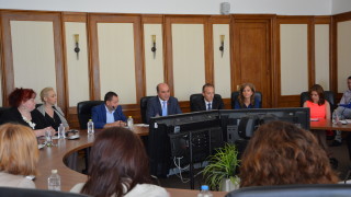 Създават правила за обмен на информация на деца в риск да напуснат училище