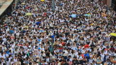 Населението на Китай намалява още с рекордно ниска раждаемост