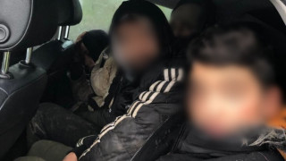 Още мигранти - във Великотърновско откриха 13 афганистанци, натъпкани в джип