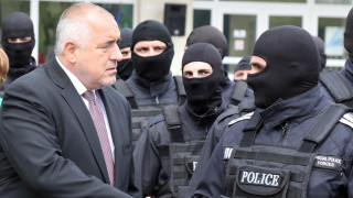 Борисов не бързал да иска и приема оставка