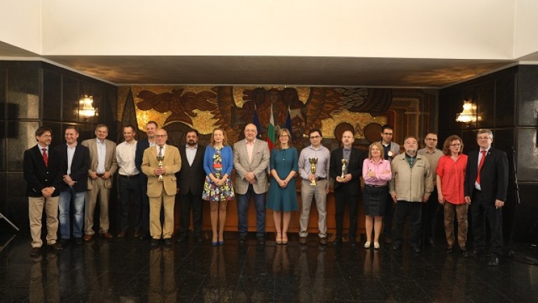 Красен Кралев, Екатерина Захариева и Антоанета Стефанова наградиха призьорите от Първия турнир по шахмат за дипломати