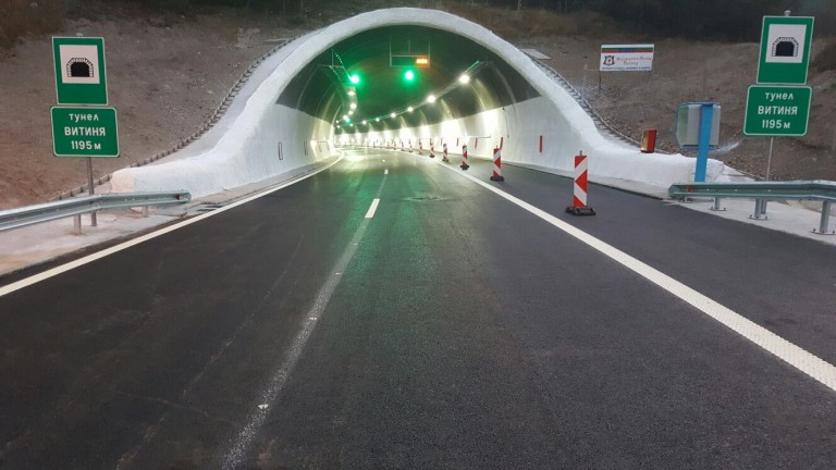 Движението в тунел Витиня на автомагистрала Хемус в посока София